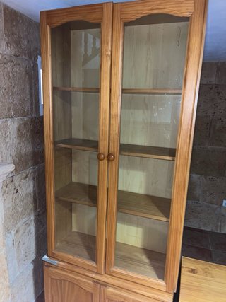 Mueble de salón madera con vitrinas