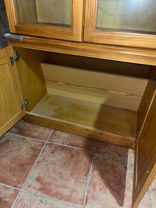 Mueble de salón madera con vitrinas