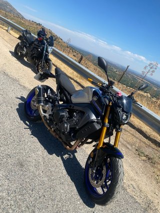Yamaha MT09 SP Negra y Azul