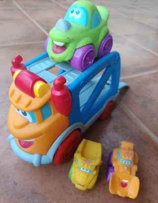 Playskool Camión Transportador + 3 Coches