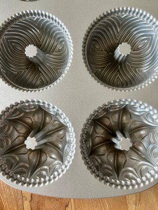 Molde Garland Bundtlette Nordicware