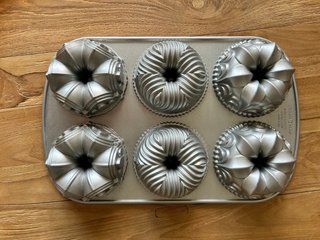 Molde Garland Bundtlette Nordicware