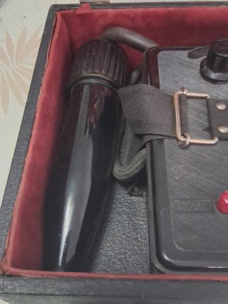 Maletín Antiguo con Accesorios Terapia Facial