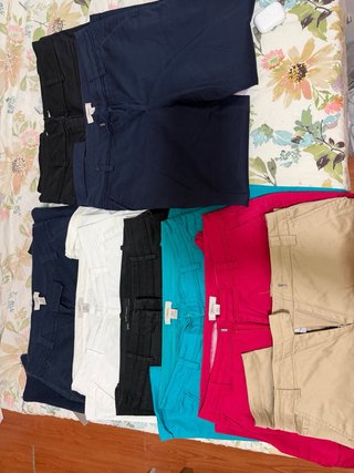 Pantalones pirata azules con variedad de colores