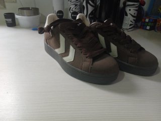 Zapatillas Hummel Marrones y Blancas