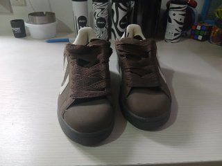 Zapatillas Hummel Marrones y Blancas