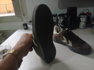 Zapatillas Hummel Marrones y Blancas
