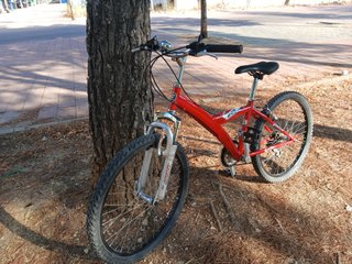 Bicicleta infantil roja