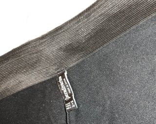 Pantalón pitillo "tipo vinilo" o efecto piel.