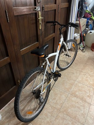 Bicicleta de carretera blanca