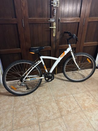 Bicicleta de carretera blanca