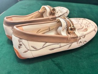 Mocasines mujer beige y marrón talla 38