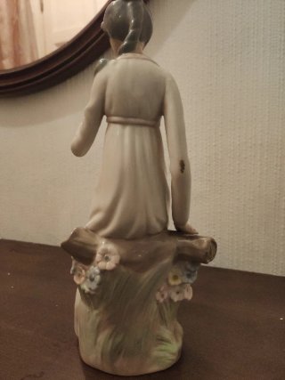 Figura Porcelana Dama Sentada Casades