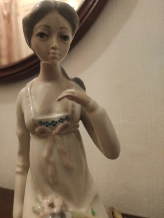 Figura Porcelana Dama Sentada Casades