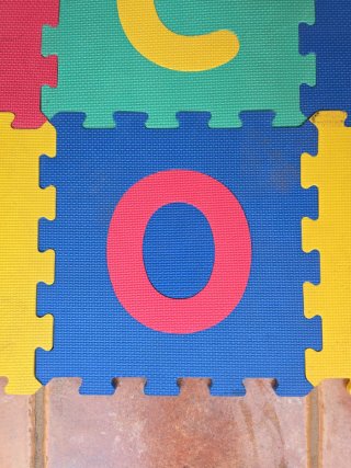 Alfombra infantil rompecabezas letras