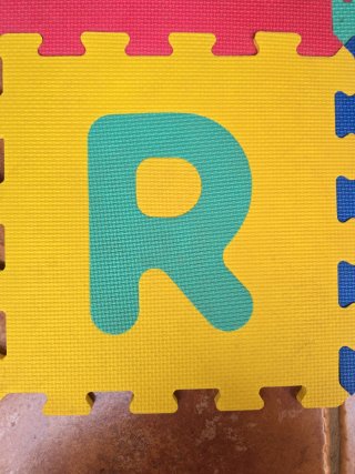 Alfombra infantil rompecabezas letras