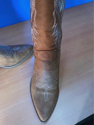 Botas cowboy marrones con bordado