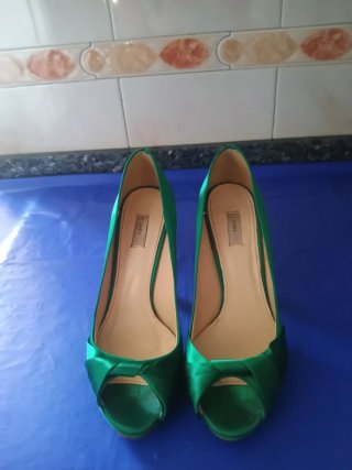 Zapatos de tacón Zara verdes