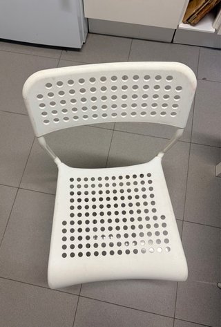 URGE por mudanza. Mesa y 4 sillas cocina blanca