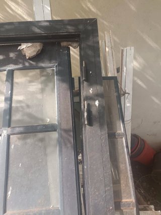 Puerta de aluminio con cristales