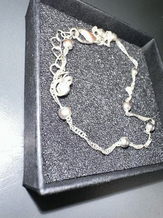 Pulsera fina con bolitas plateada