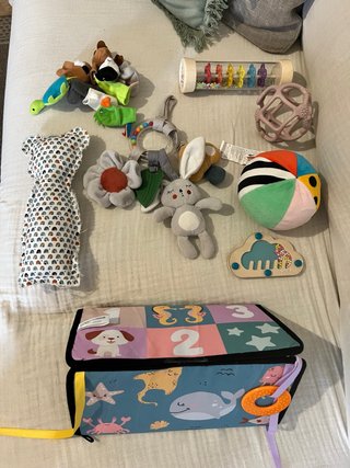 Lote juguetes bebé: peluches, sonajeros y más