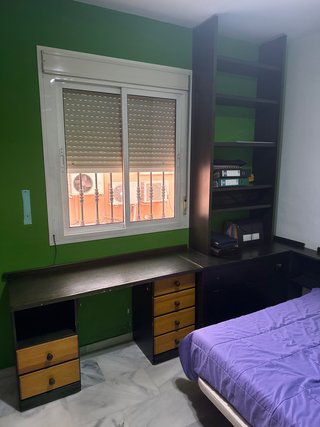 Escritorio y estantería juvenil