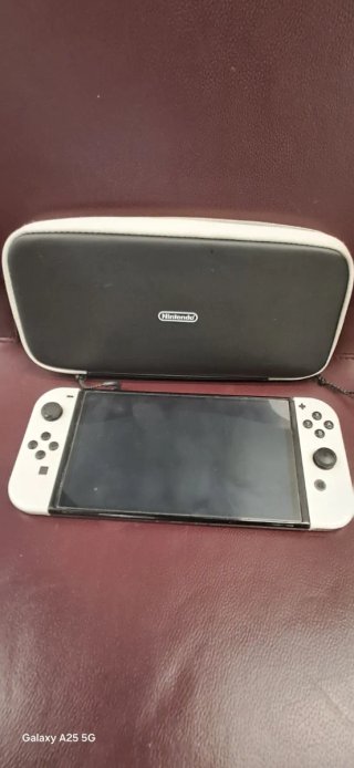 Nintendo Switch OLED Blanca y Negra