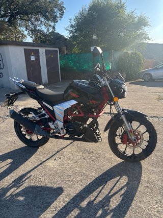 GOES SK 125cc 2018 Naked Negra/Roja