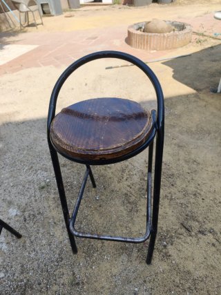 Banco alto in metallo e legno