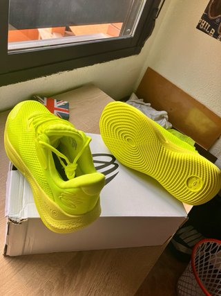 Zapatillas Curry Splash 24 Amarillas. A estrenar
