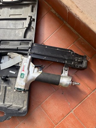 Clavadora Neumática EZ-Fasten MB50R