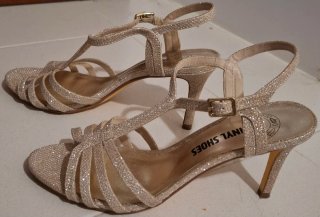 Sandalias doradas fiesta purpurina tacón