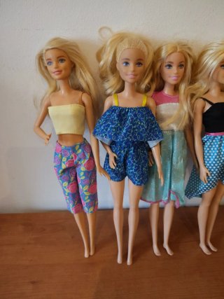 Lote 5 Barbies - Vestidas.