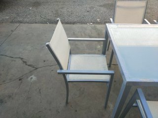 Mesa y 6 sillas de jardín