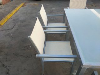 Mesa y 6 sillas de jardín