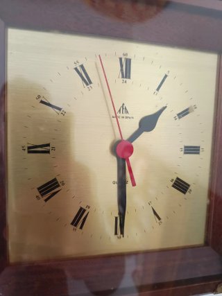 Reloj MTH de sobremesa