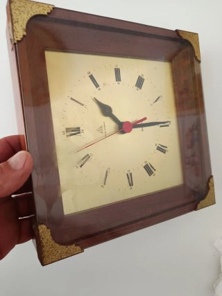 Reloj MTH de sobremesa