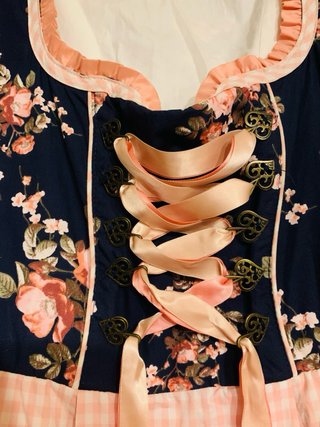 Vestido Oktoberfest floral azul y rosa