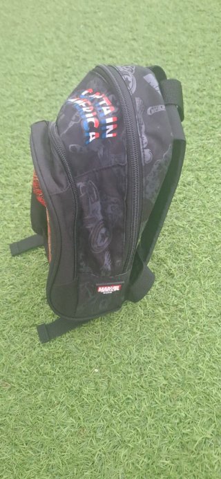 Mochila Negra con Diseño Capitán América