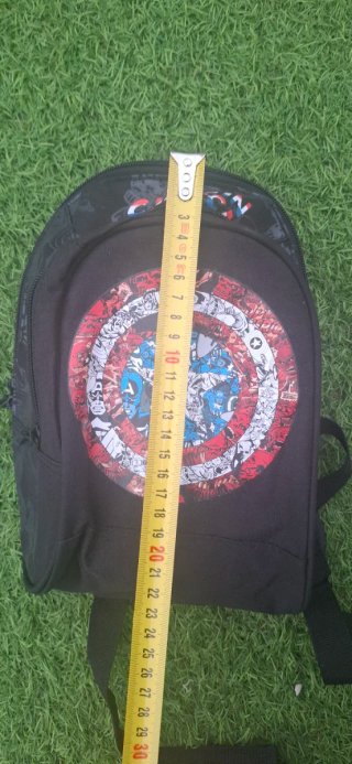 Mochila Negra con Diseño Capitán América
