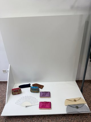 Mueble expositor blanco