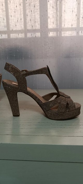 Sandalias doradas tacón plataforma