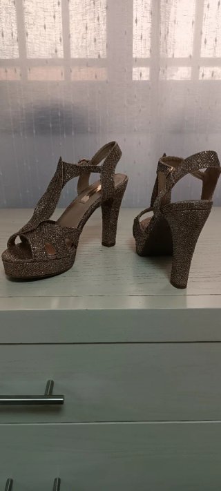 Sandalias doradas tacón plataforma