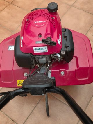 Motoazada Honda F220.