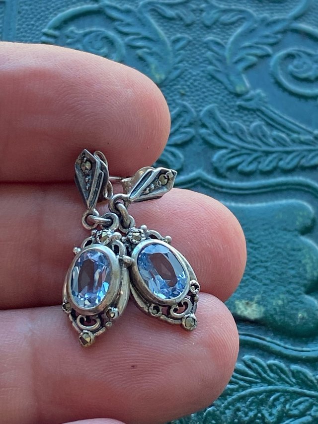 Prezioso paio di orecchini vintage in argento con acquamarina