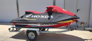 Moto de agua Honda FX roja y blanca