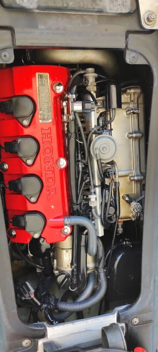 Moto de agua Honda FX roja y blanca