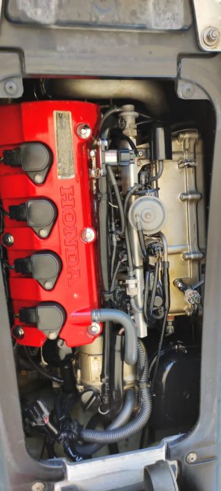 Moto de agua Honda FX roja y blanca