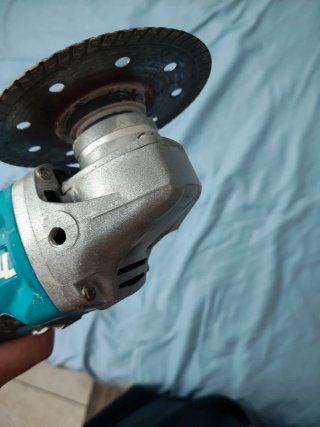 Radial a batería Makita 40V XGT